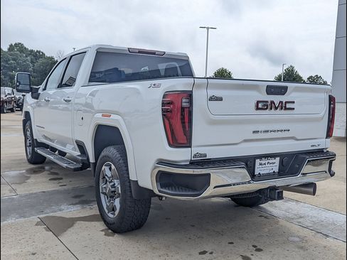 Used 2025 GMC Sierra 2500 SLT AWD/4WD image 9