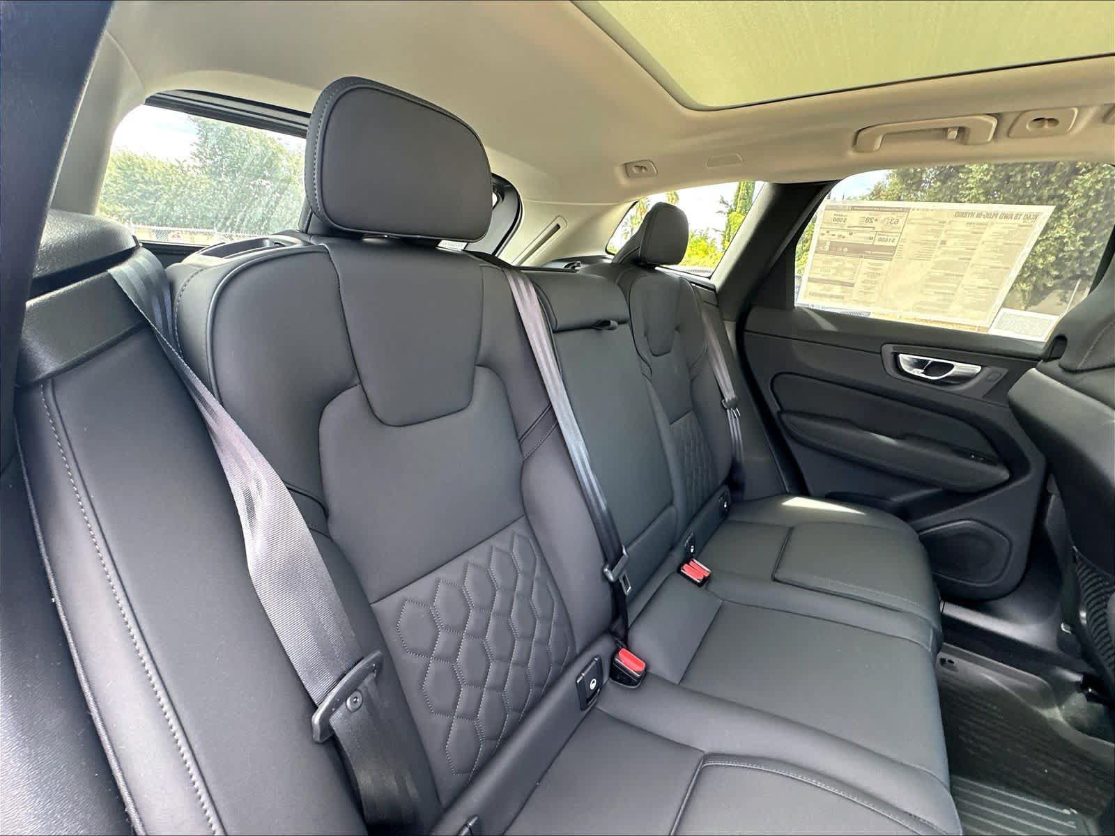 New 2026 Volvo XC60 T8 Plus w/ Climate Package PRO AWD/4WD image 27