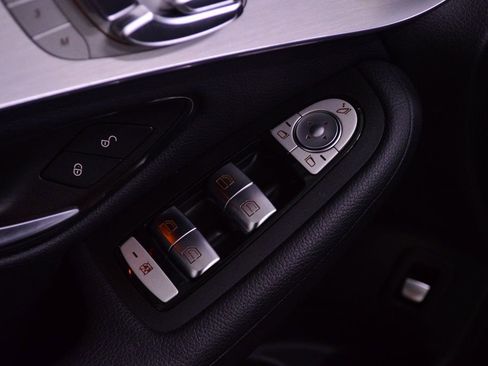 Used 2021 Mercedes-Benz GLC 300 4MATIC image 18