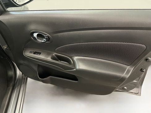 Used 2018 Nissan Versa SV FWD image 31