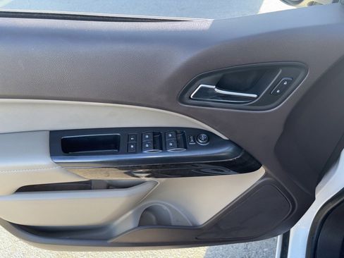 Used 2015 GMC Canyon SLT w/ Driver Alert Package image 9