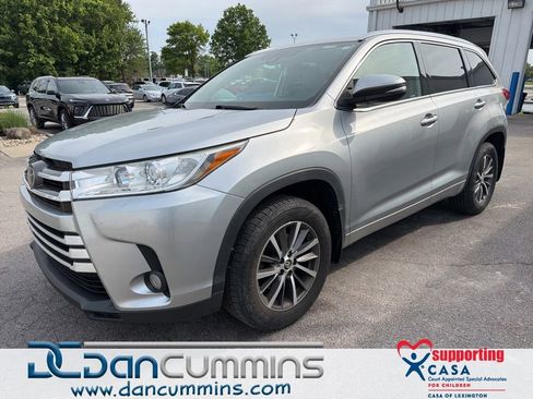 Used 2018 Toyota Highlander XLE AWD/4WD image 1