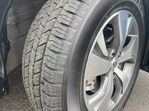 Used 2024 Subaru Ascent Premium w/ Convenience Package AWD/4WD image 9