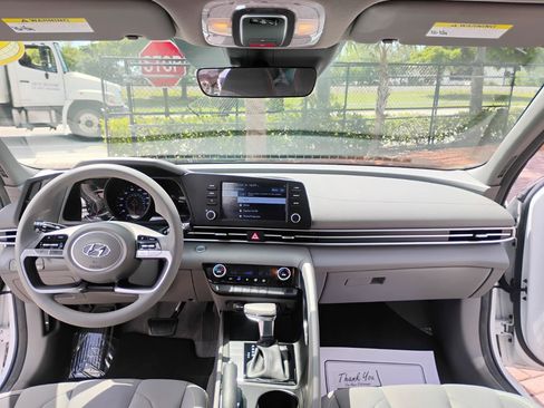 Used 2023 Hyundai Elantra SEL FWD image 11