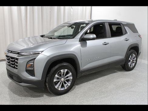 Certified 2025 Chevrolet Equinox LT FWD image 3