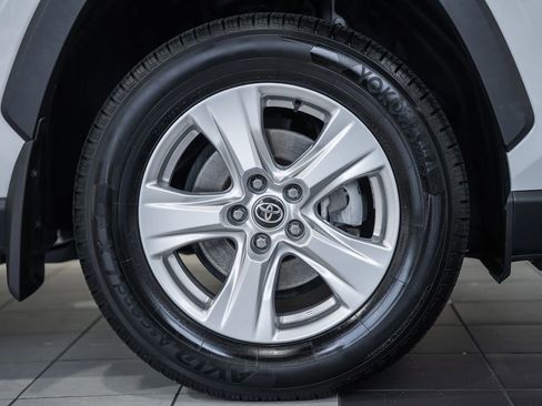 Used 2021 Toyota RAV4 XLE w/ Convenience Package FWD image 15