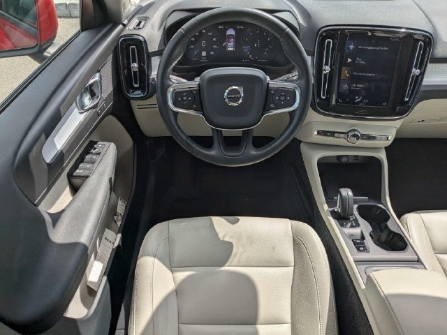 Used 2020 Volvo XC40 T5 Momentum w/ Protection Package Premier AWD/4WD image 17