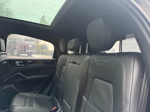 Used 2022 Porsche Cayenne E-Hybrid Coupe image 18