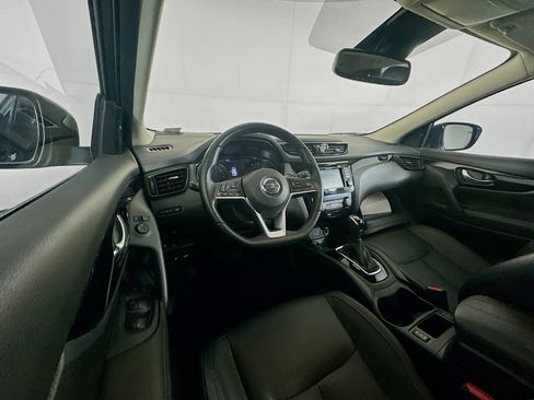 Used 2022 Nissan Rogue Sport SL w/ Premium Package image 18