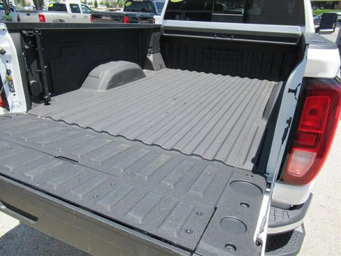 Used 2025 GMC Sierra 2500 SLE AWD/4WD image 31