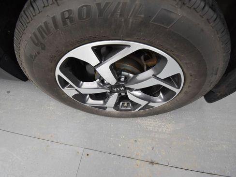 Used 2022 Kia Sportage LX image 9