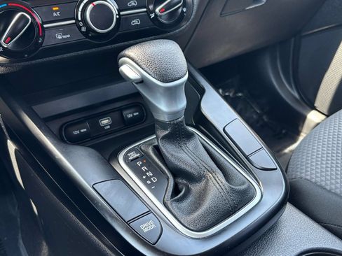Used 2025 Kia Soul LX w/ LX Technology Package FWD image 42