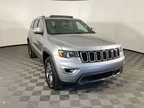 Used 2020 Jeep Grand Cherokee Limited w/ Luxury Group II image 3