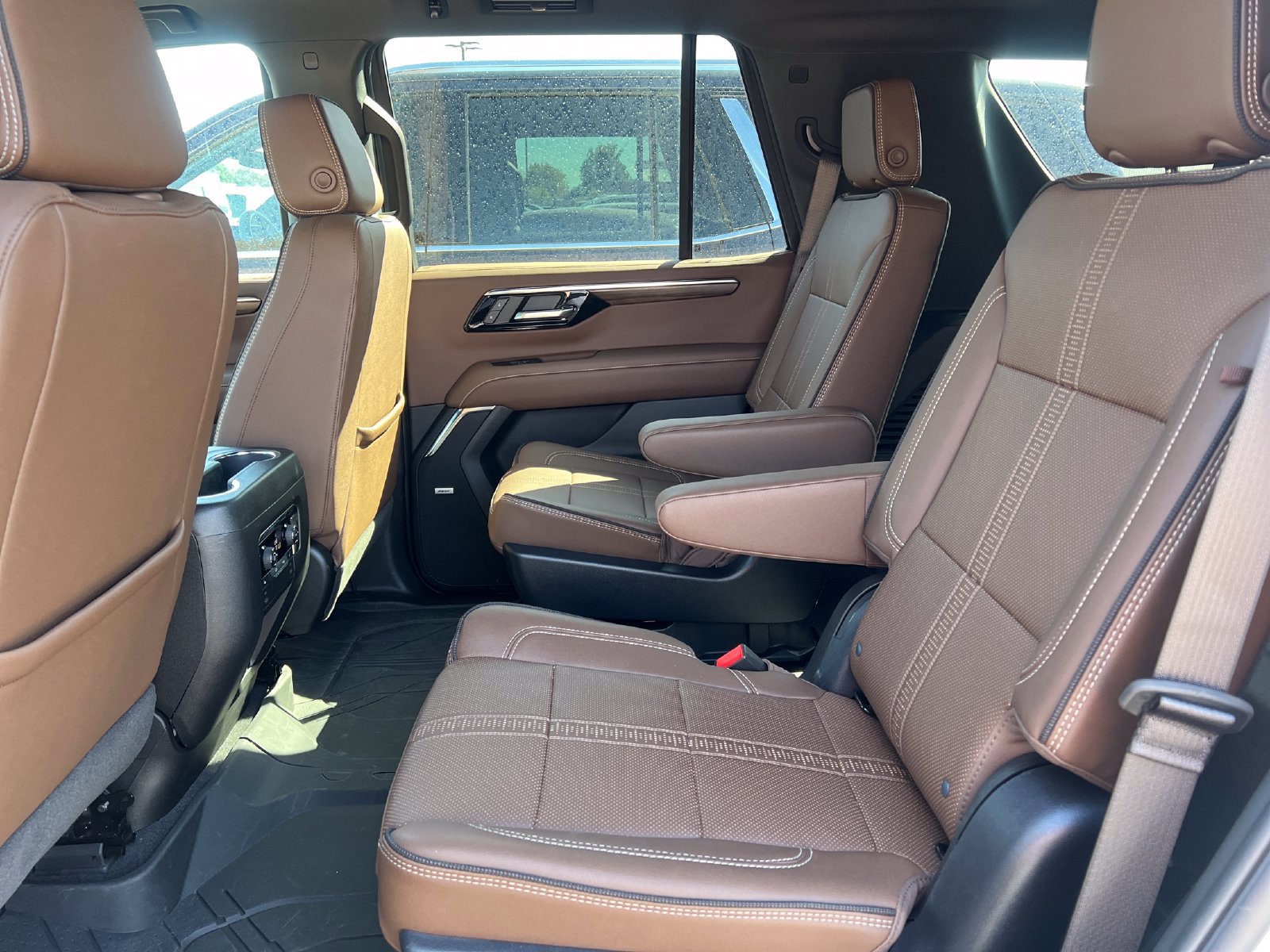Used 2025 Chevrolet Tahoe High Country AWD/4WD image 15