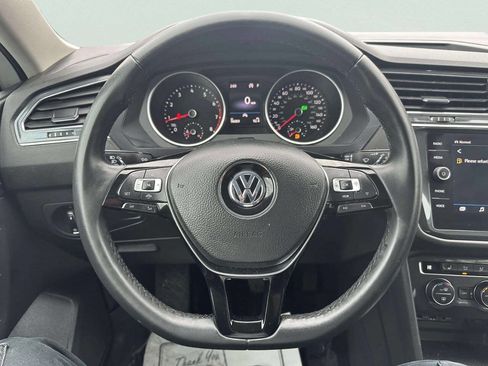 Used 2020 Volkswagen Tiguan SE w/ Panoramic Sunroof Package image 21