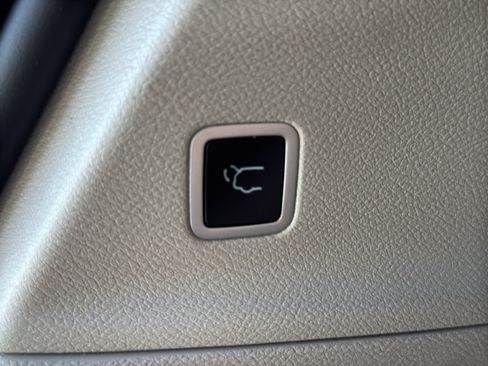 Used 2023 Chrysler Pacifica Touring-L image 23