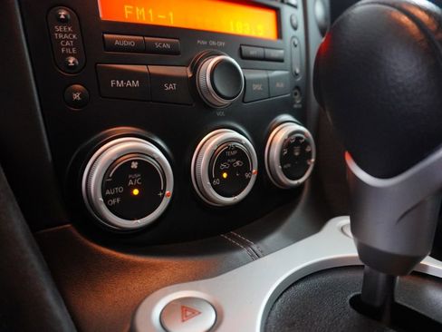 Used 2010 Nissan 370Z Touring image 18