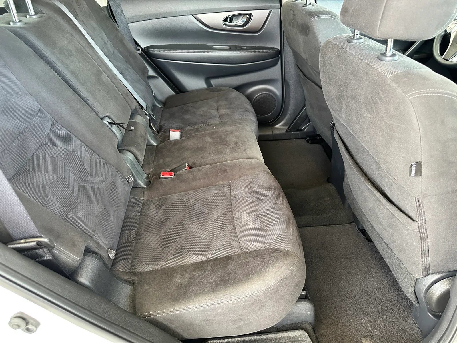 Used 2016 Nissan Rogue SV AWD/4WD image 17