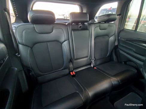 Used 2022 Jeep Grand Cherokee Altitude image 4