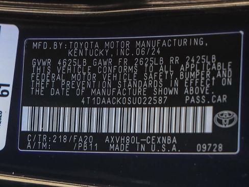 Used 2025 Toyota Camry LE FWD image 32