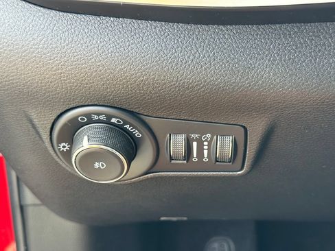 Used 2023 Jeep Compass Latitude w/ Convenience Group AWD/4WD image 30