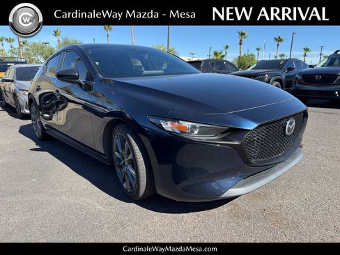 Used 2020 MAZDA MAZDA3 Hatchback w/ Preferred Package FWD image 1