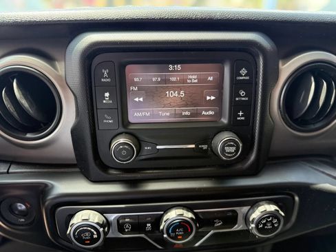 Used 2020 Jeep Wrangler Sport AWD/4WD image 15