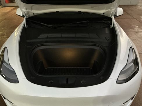 Used 2022 Tesla Model Y Performance image 29