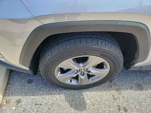 Used 2024 Toyota RAV4 XLE w/ Convenience Package image 9