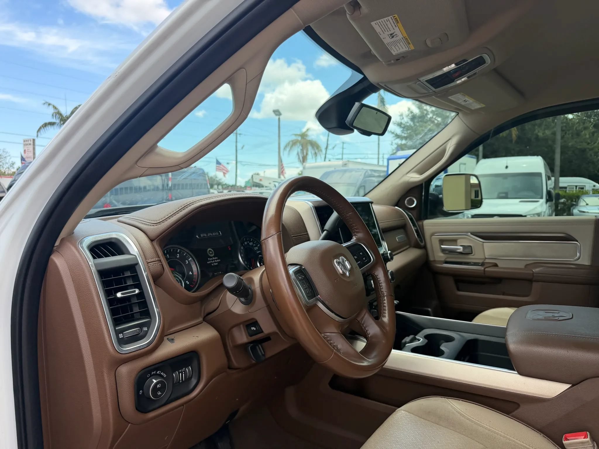 Used 2022 RAM 3500 Laramie AWD/4WD image 11