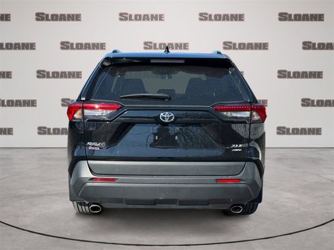 Used 2022 Toyota RAV4 XLE image 4