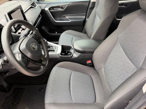 Used 2025 Toyota RAV4 XLE FWD image 11