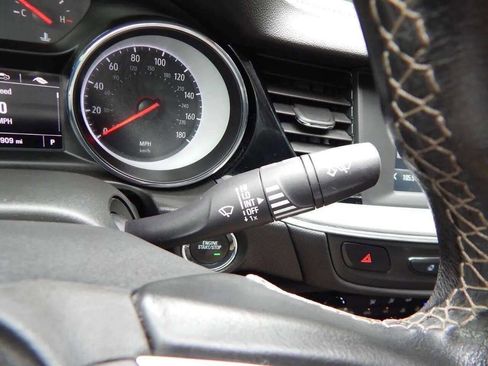 Used 2018 Buick Regal Preferred image 24