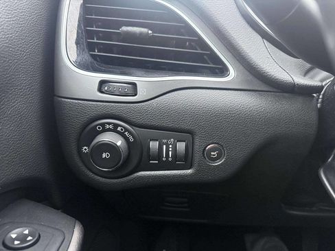 Used 2019 Jeep Cherokee Limited AWD/4WD image 20