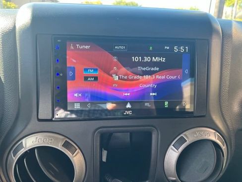 Used 2016 Jeep Wrangler Sport w/ Mopar Black Appearance Group AWD/4WD image 18