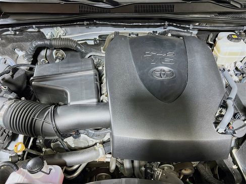 Used 2018 Toyota Tacoma TRD Off-Road image 26