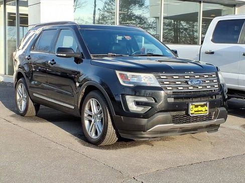 Used 2017 Ford Explorer XLT w/ Equipment Group 202A AWD/4WD image 3