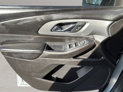Used 2021 Chevrolet Traverse LS image 17