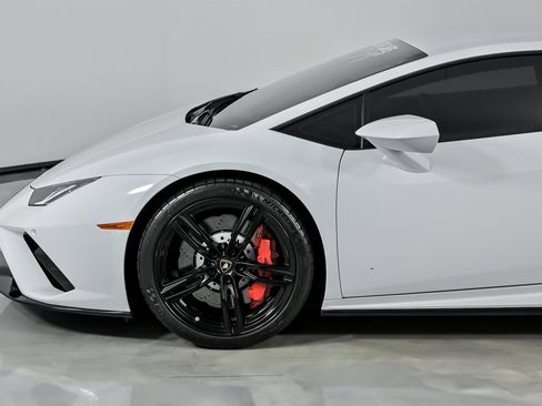 Used 2020 Lamborghini Huracan EVO image 7