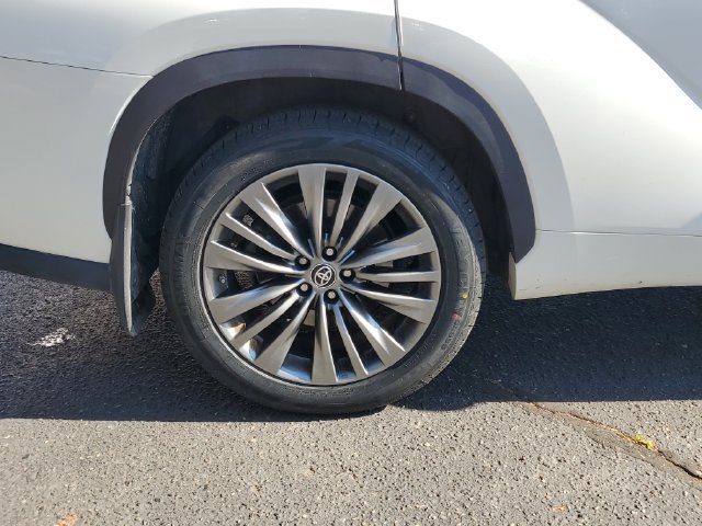 Used 2021 Toyota Highlander Platinum AWD/4WD image 5