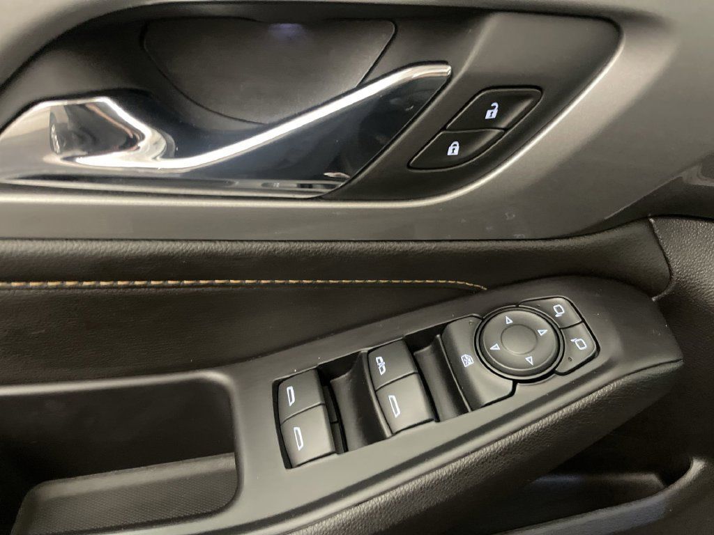 Used 2018 Chevrolet Traverse LT FWD image 16