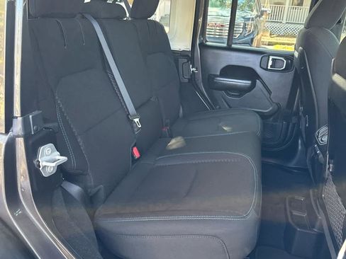 Used 2025 Jeep Wrangler Rubicon w/ Convenience Group image 13