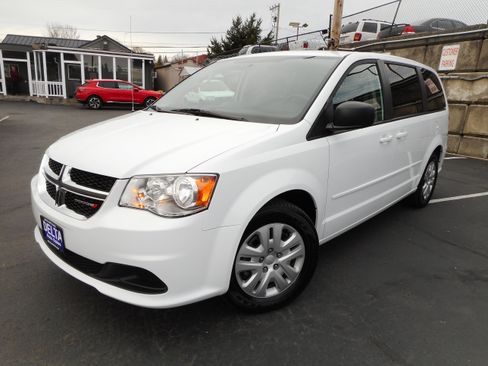 Used 2017 Dodge Grand Caravan SE w/ Power Window Group image 3