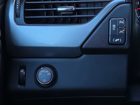 Used 2020 Chevrolet Tahoe LT image 31