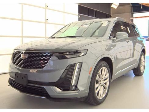 Used 2024 Cadillac XT6 Premium Luxury w/ Technology Package AWD/4WD image 2
