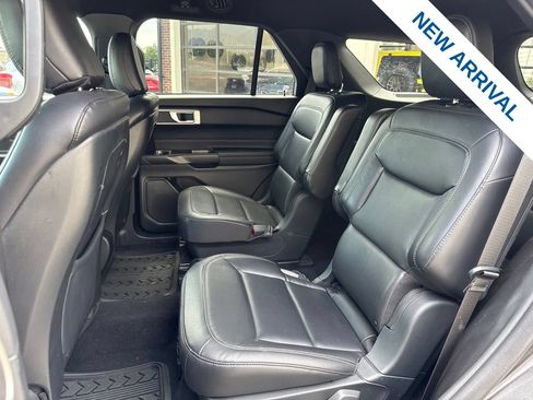Used 2020 Ford Explorer XLT w/ Equipment Group 202A AWD/4WD image 15