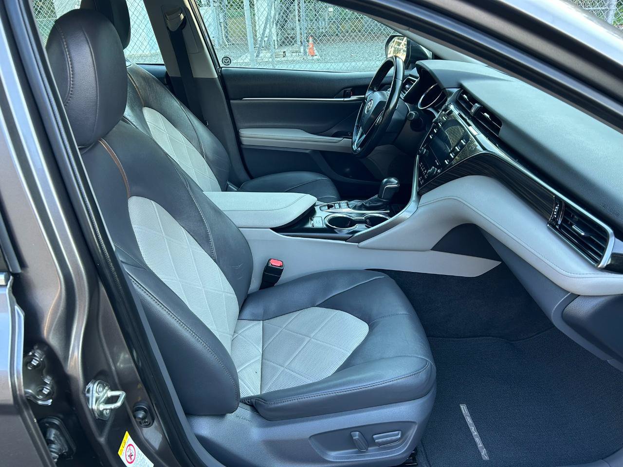 Used 2019 Toyota Camry XLE FWD image 16