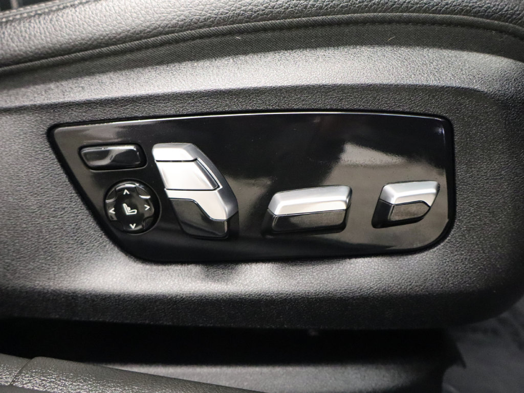 Used 2019 BMW 530e xDrive w/ Convenience Package AWD/4WD image 36