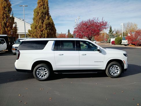 New 2026 Chevrolet Suburban LT w/ Comfort Package image 10