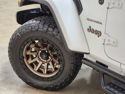 Used 2024 Jeep Wrangler Unlimited Sahara AWD/4WD image 23